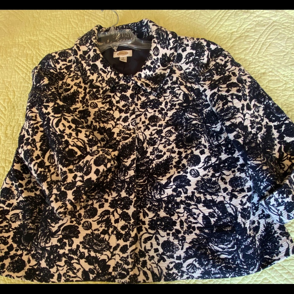 Spring cropped sleeve coat
